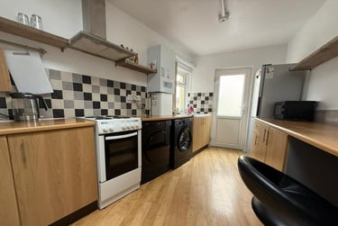 3 bed house, Sydney Street, City Centre, Plymouth, PL15AE - Image 3